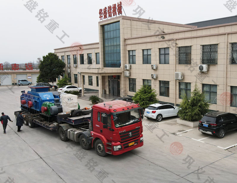 大型鐵礦石對輥制砂機產量是多少？